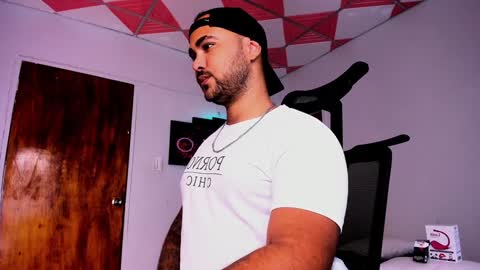 Snapshot of tommy_sccott chatting on 01-30-25, 02:49 tommy_sccott online show from 01-30-25, 02:49