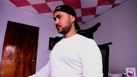 Snapshot of tommy_sccott chatting on 01-31-25, 05:09 tommy_sccott online show from 01-31-25, 05:09