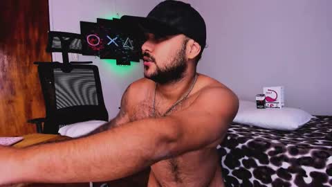 Snapshot of tommy_sccott chatting on 02-14-25, 03:22 tommy_sccott online show from 02-14-25, 03:22