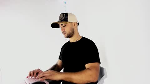 Snapshot of tommy_sccott chatting on 09-09-25, 10:20 tommy_sccott online show from 09-09-25, 10:20