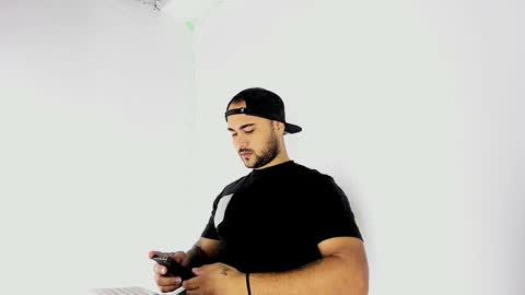 Snapshot of tommy_sccott chatting on 09-21-25, 10:11 tommy_sccott online show from 09-21-25, 10:11