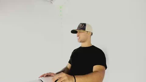 Snapshot of tommy_sccott chatting on 09-24-25, 11:08 tommy_sccott online show from 09-24-25, 11:08