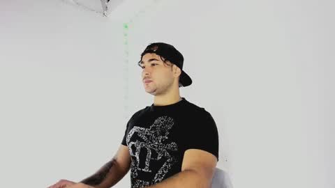 Snapshot of tommy_sccott chatting on 09-26-25, 10:25 tommy_sccott online show from 09-26-25, 10:25