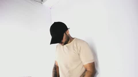 Snapshot of tommy_sccott chatting on 10-04-25, 10:30 tommy_sccott online show from 10-04-25, 10:30