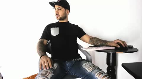 Snapshot of tommy_sccott chatting on 10-16-25, 10:33 tommy_sccott online show from 10-16-25, 10:33