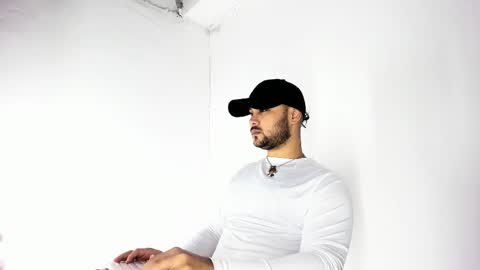 Snapshot of tommy_sccott chatting on 10-19-25, 10:32 tommy_sccott online show from 10-19-25, 10:32