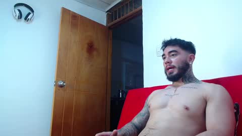 Snapshot of tommyblessd1 chatting on 02-04-25, 06:04 Steven online show from 02-04-25, 06:04