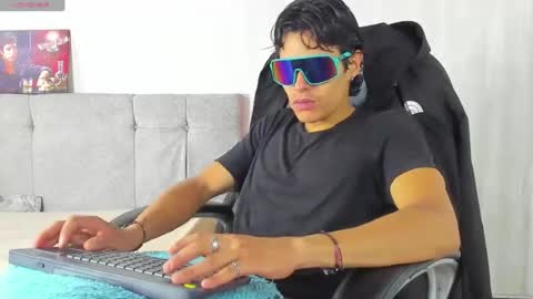 tommyhot7 online show from 06-15-26, 11:07