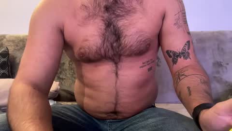 Snapshot of tommyjay32 chatting on 11-18-25, 02:43 tommyjay32 online show from 11-18-25, 02:43