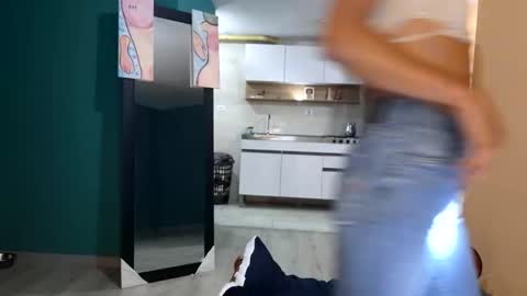 Snapshot of tomoe_b chatting on 01-07-25, 05:33 leyla online show from 01-07-25, 05:33