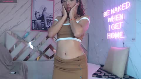 Snapshot of tomoe_b chatting on 01-15-25, 03:33 leyla online show from 01-15-25, 03:33