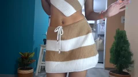 Snapshot of tomoe_b chatting on 01-19-25, 05:58 leyla online show from 01-19-25, 05:58