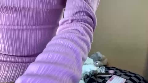 Snapshot of tomoe_b chatting on 02-18-25, 09:43 leyla online show from 02-18-25, 09:43