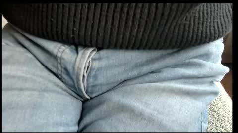 Snapshot of tomtotal chatting on 10-17-25, 02:41 Tom online show from 10-17-25, 02:41