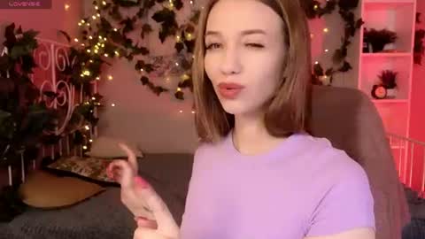 Snapshot of toni_ray chatting on 06-17-26, 05:21 Tony online show from 06-17-26, 05:21