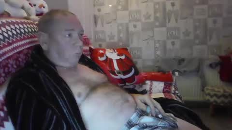 Snapshot of tony14712 chatting on 12-23-24, 02:35 tony14712 online show from 12-23-24, 02:35