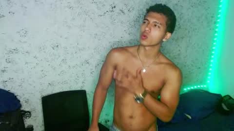 Snapshot of tonydesire_ chatting on 07-12-26, 12:34 tonydesire_ online show from 07-12-26, 12:34