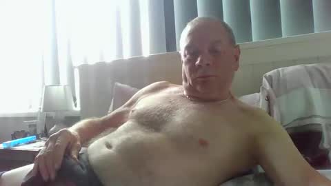 Snapshot of tonygibbson62 chatting on 05-31-26, 10:33 tonygibbson62 online show from 05-31-26, 10:33