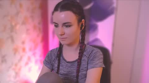 Snapshot of too_beautiful chatting on 02-28-25, 04:53 Elizabeth online show from 02-28-25, 04:53