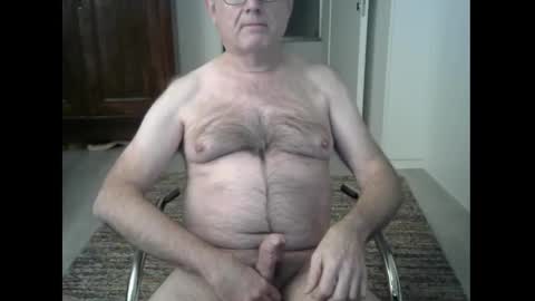 Snapshot of tooohard chatting on 12-27-24, 04:10 Alex online show from 12-27-24, 04:10