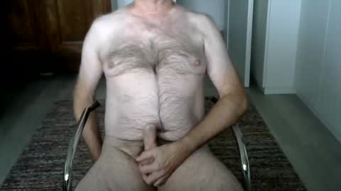 Snapshot of tooohard chatting on 09-16-25, 01:56 Alex online show from 09-16-25, 01:56