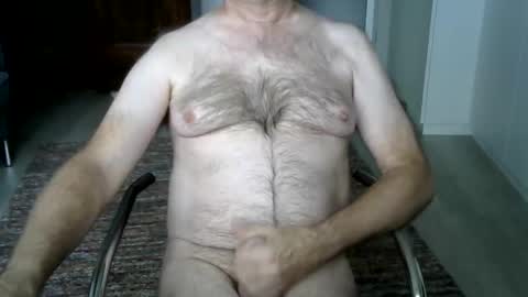 Snapshot of tooohard chatting on 10-22-25, 07:52 Alex online show from 10-22-25, 07:52