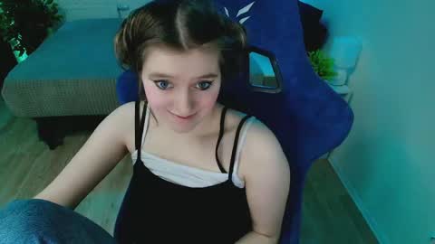 Snapshot of topcranberry chatting on 05-15-26, 01:34 topcranberry online show from 05-15-26, 01:34
