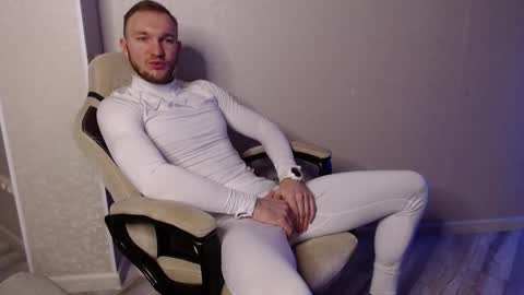 Snapshot of toress1 chatting on 02-19-25, 05:38 Glebaty online show from 02-19-25, 05:38