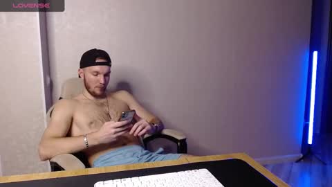 Snapshot of toress1 chatting on 02-19-25, 05:38 Glebaty online show from 02-19-25, 05:38