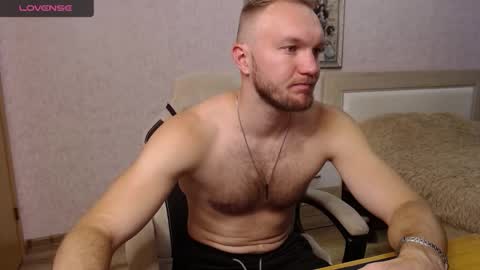 Snapshot of toress1 chatting on 10-12-25, 11:31 Glebaty online show from 10-12-25, 11:31