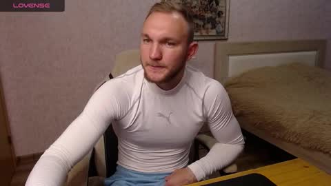 Snapshot of toress1 chatting on 10-19-25, 11:22 Glebaty online show from 10-19-25, 11:22