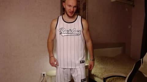 Snapshot of toress1 chatting on 11-22-25, 06:51 Glebaty online show from 11-22-25, 06:51