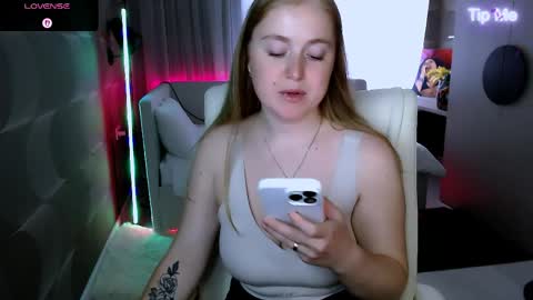 Snapshot of tori_blond chatting on 05-28-26, 05:49 tori_blond online show from 05-28-26, 05:49