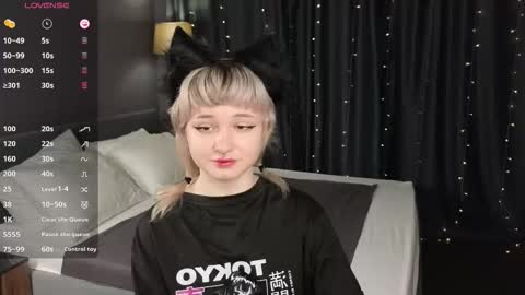 Snapshot of tori_cutie chatting on 11-20-25, 12:22 Tori online show from 11-20-25, 12:22