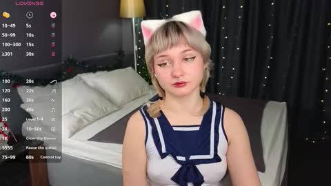 Snapshot of tori_cutie chatting on 12-04-25, 12:09 Tori online show from 12-04-25, 12:09