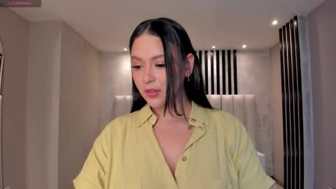 Snapshot of toricross1 chatting on 12-22-25, 12:57 Tori Cross online show from 12-22-25, 12:57