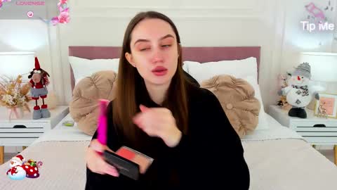 Snapshot of torisonn chatting on 12-14-25, 06:30 Tori online show from 12-14-25, 06:30