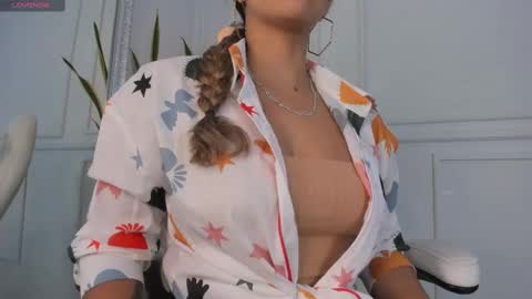 Snapshot of tornado_red chatting on 11-05-25, 04:29 Red online show from 11-05-25, 04:29