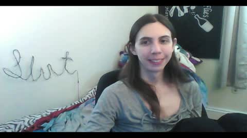 Snapshot of totalfuckingadorable chatting on 01-19-26, 04:05 Luna online show from 01-19-26, 04:05