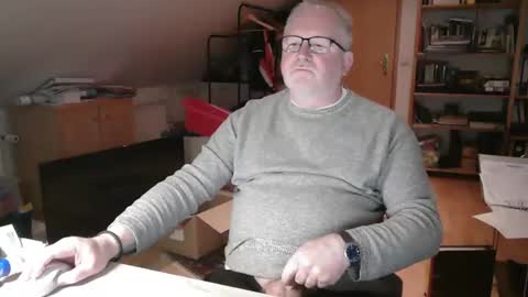 Snapshot of toto758 chatting on 11-23-25, 08:41 toto758 online show from 11-23-25, 08:41