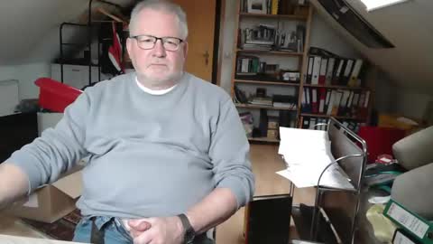 Snapshot of toto758 chatting on 11-26-25, 11:44 toto758 online show from 11-26-25, 11:44