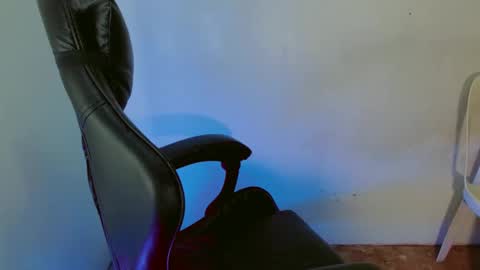 Snapshot of touch_of_alison chatting on 02-26-25, 01:11 Alison online show from 02-26-25, 01:11