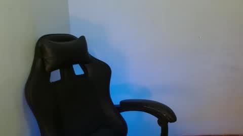 Snapshot of touch_of_alison chatting on 11-14-25, 01:37 Alison online show from 11-14-25, 01:37