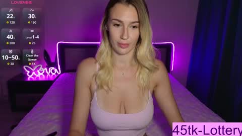 Snapshot of toxicdollkiss chatting on 07-20-26, 08:55 ToxicDollKiss online show from 07-20-26, 08:55