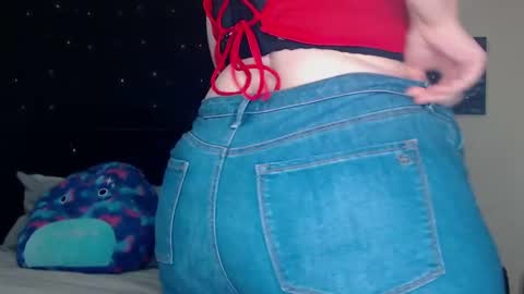 Snapshot of toxiclilly chatting on 12-15-24, 09:24 Lilly Miss Mistress Goddess Maam Queen Boss online show from 12-15-24, 09:24