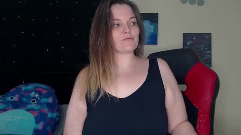 Snapshot of toxiclilly chatting on 12-22-24, 07:44 Lilly Miss Mistress Goddess Maam Queen Boss online show from 12-22-24, 07:44