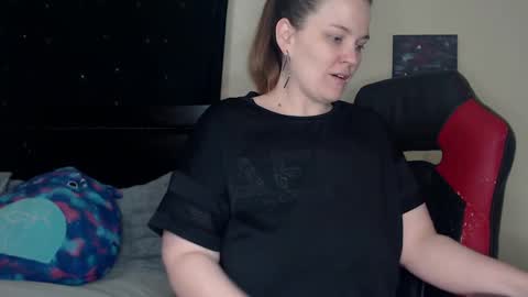 Snapshot of toxiclilly chatting on 01-17-25, 10:00 Lilly Miss Mistress Goddess Maam Queen Boss online show from 01-17-25, 10:00