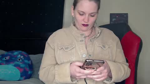 Snapshot of toxiclilly chatting on 01-20-25, 09:03 Lilly Miss Mistress Goddess Maam Queen Boss online show from 01-20-25, 09:03