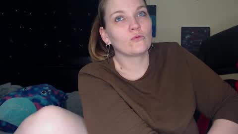 Snapshot of toxiclilly chatting on 02-09-25, 11:25 Lilly Miss Mistress Goddess Maam Queen Boss online show from 02-09-25, 11:25