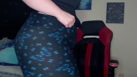 Snapshot of toxiclilly chatting on 02-23-25, 11:00 Lilly Miss Mistress Goddess Maam Queen Boss online show from 02-23-25, 11:00